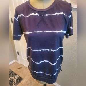 Short sleeve Navy top.